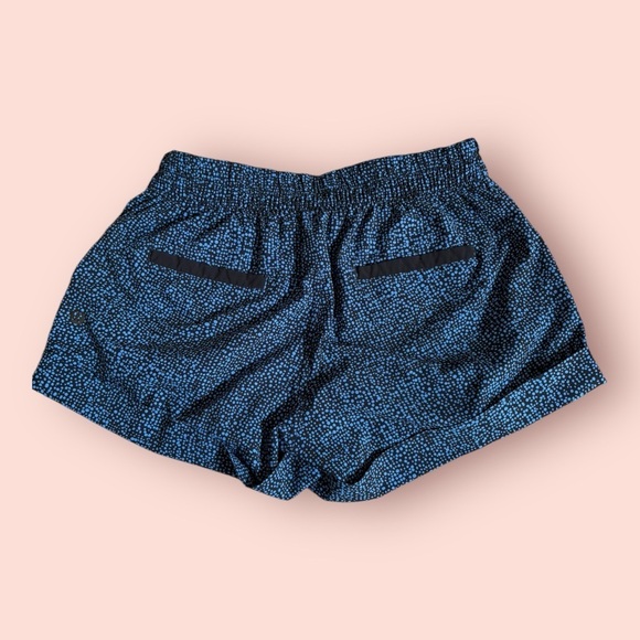 Lululemon Spring Break Away Short II
Bubbles Pipe Dream Blue Black size 4 - Picture 2 of 5